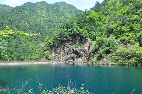  大别山國家森林公園：雄偉壯麗與自然奇觀！